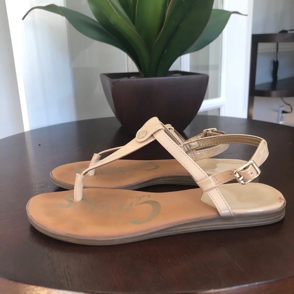 Circus by Sam Edelman Cayden nude patent T strap sandal shoes size 6